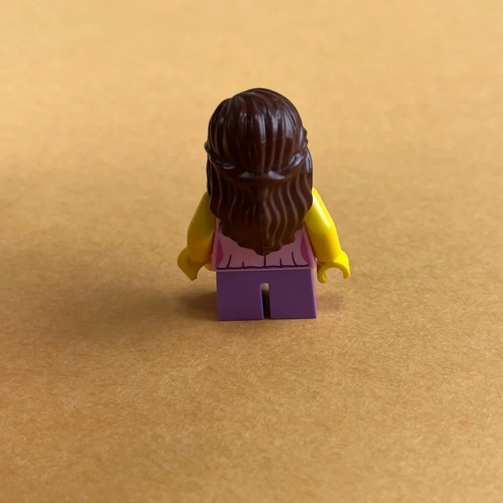 LEGO City Town Minifigure Girls Set 31067 Modular Poolside Holiday twn297 2”